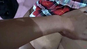 러시아 학생 브리아나 문 수업에서 큰 자지 튜터에게 박히다