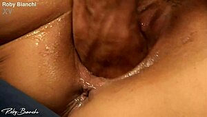 Vera Lady Italian Slut Shows Super Open Pussy in Action