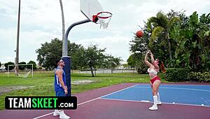 Nia Bleu Wants Basketball Pornstar Deepthroat