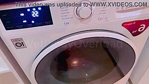 POV av våt pinay i skoleuniform som vasker seg etter videoopptak