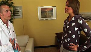 Dirty doctor sneaks a quick fuck with moaning babe in hospital.