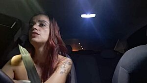 Casada trabalha de motorista de aplicativo e faz sacanagens com passageiros