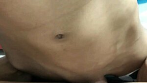 Блондинистая богиня в белье в диком интеррасном массаже