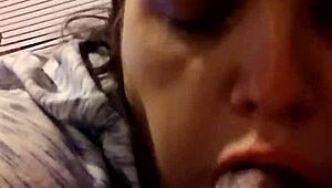 Bu yaşlı bbw genç 18+ siyah yarağı emerken izle