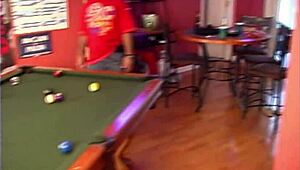 Minha Irmã de Criação Vira Puta no Salão de Sinuca pra Gozadas