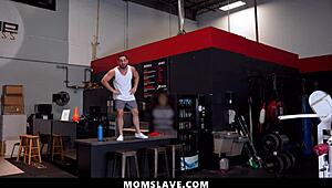 i'm the hot stepmom in freeuse gym with daughter