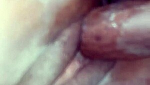 Întâlnire emoțională cu tite mici ale iubitei și pulă neagră