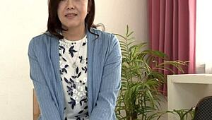 First-Time Filming of Fifty-Year-Old Housewife Kazumi Nakagishi in Intimate Handjob Scene. Her Squirting Moment Shocks!