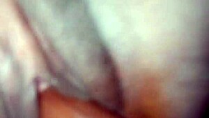 Întâlnire emoțională cu tite mici ale iubitei și pulă neagră