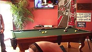 Minha Irmã de Criação Vira Puta no Salão de Sinuca pra Gozadas