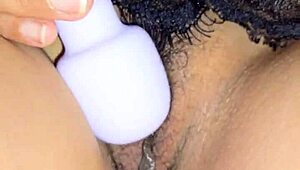 esposa latina gostosa usa roupa sensual pra brincar na buceta apertada