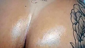 旦那が見てる前で人妻が巨根で犯される？