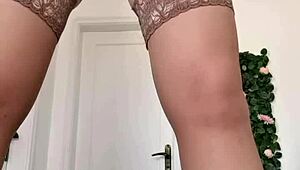 Obří babička MariaOld roste větší, chytá nevlastního vnuka do vagíny v role-play