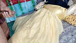 Desi bride in yellow dress gets her pussy pounded hard by big Indian cock on wedding night. I’m losing it over this raw action on xvideos india xxx!