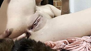 masturbada rica até ficar toda molhada em casa.