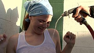 היי, אתה מאמין לאורגזמות הענקיות של קרמן לובנה מזיון עם זין גדול?