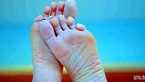 Homemade amateur latina gets wet pussy orgasm