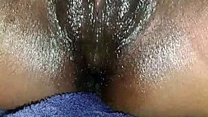 Fekete ében nő közeli maszturbál
