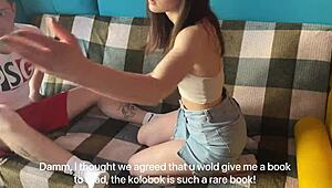 Ε, δες αυτή την χαριτωμένη 18χρονη καστανή πόρνη με γυαλιά να γαμάει τον νέο της φίλο!