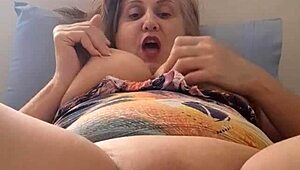 Fetiche Mother Teaches Son Bathing Skills