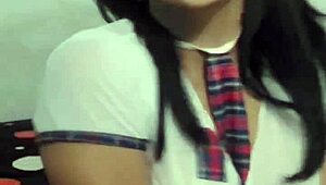 Hermosa Colegiala Teaches Big Ass And Voluptuous Vagina