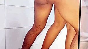 Kongkek Pertama Kali Bilik Air Dengan Rakan Sekandang Asrama