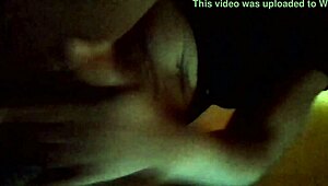 젖은 보지 가지고 오르가즘까지 플레이