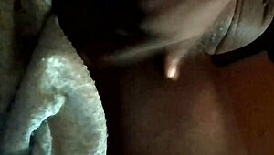 젖은 보지 가지고 오르가즘까지 플레이