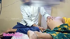 Sotele bete catches soteli maa fingering herself in steamy desi close-up.