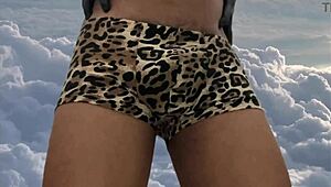 Watch me dance and masturbate with my curvy military body in sexy style