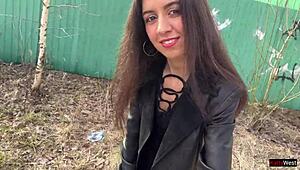 i wanna stroll in the park with cum all over my face… so hot! 😜