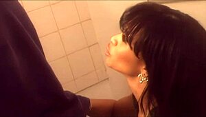 mom threesome with monique and jordan licking in toy play