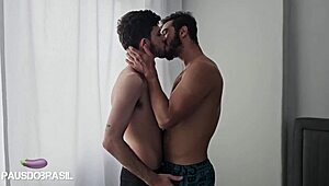 Kontol besar goda twink aksi sperma di mulut