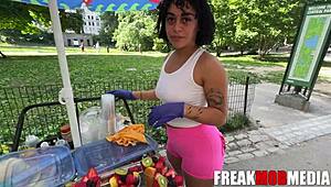 Latina de culo grande deja el curro por anal interracial con corrida interna