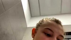 Žestoko prskam u svlačionici.