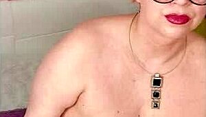 Man, check this sexy chubby stepmom working herself into a hot frenzy!