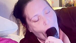 Hot Thick Midget Suck And Slurping On BBC In Bedroom