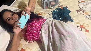 nossa amigo não quis emprestar sua namorada gostosa e a outra menina parece mulher elástico olha o que ela faz