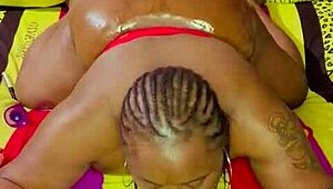 these amateurs shave and lick pussies 😍