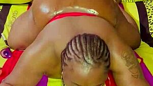 these amateurs shave and lick pussies 😍