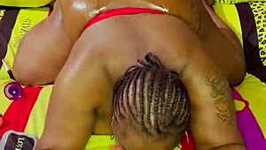 these amateurs shave and lick pussies 😍