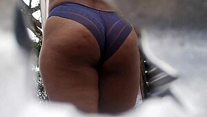 dude, caught this sexy latina bbw on cam at the beach locker room 😍