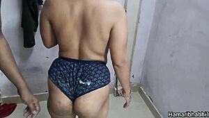 अरे वाह, इंडियन देसि भाभी हॉट बीएफ के साथ हार्डकोर चुदाई में जोर से चुदती है!