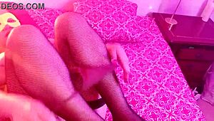 bar camarera folla extraños sin condón le pone cuernos a marido