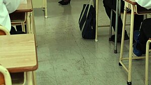 声が出せない絶頂授業で10倍濡れる人妻教師　岡江凛