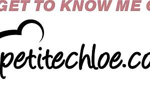 Petite Chloe shows how she cums 😍