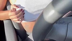 No trânsito pelada, outdoor masturbation with natural tits and orgasm vibes?