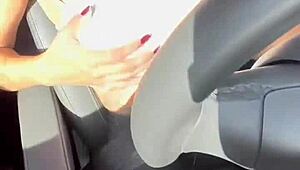 No trânsito pelada, outdoor masturbation with natural tits and orgasm vibes?