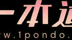 日本人巨乳美女、出張シーンで蒸し暑いフェラお届け