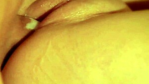 그가 내 뚱뚱한 보지 우유 가득 채워줬어 거친 찢어진 옷 크림파이